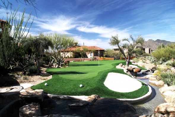 Kennewick backyard putting green